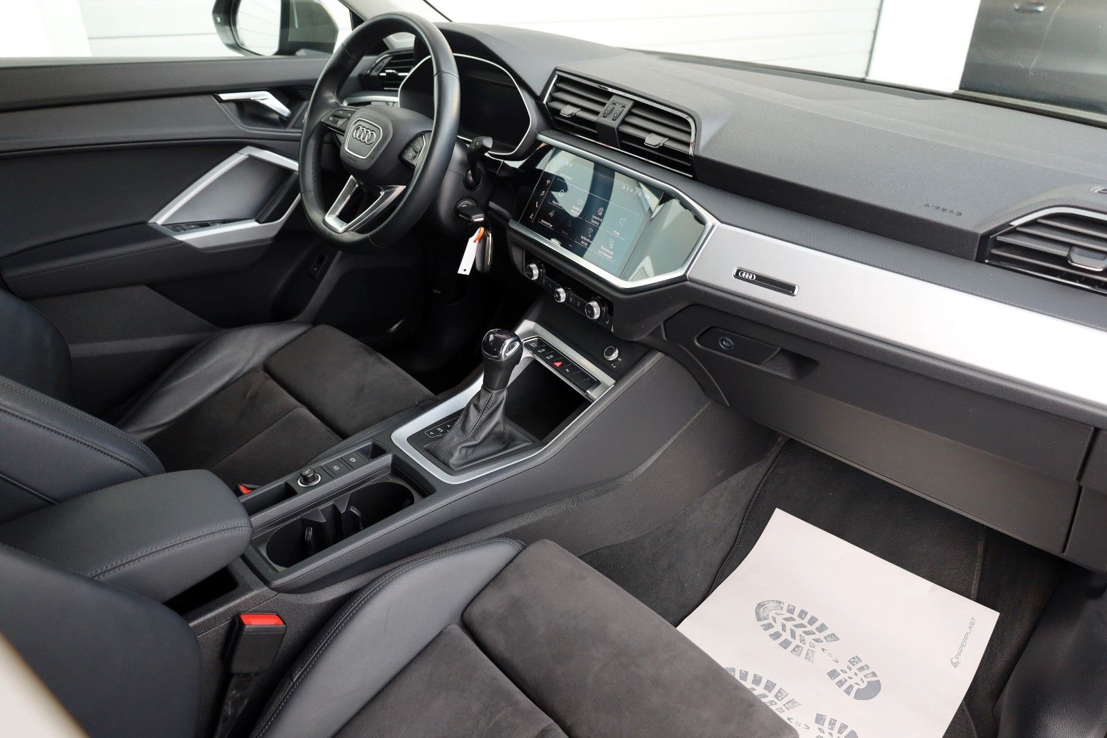 Fahrzeugabbildung Audi Q3 Sportback 35 TFSI S line,T.Leder,Navi,LED,SH