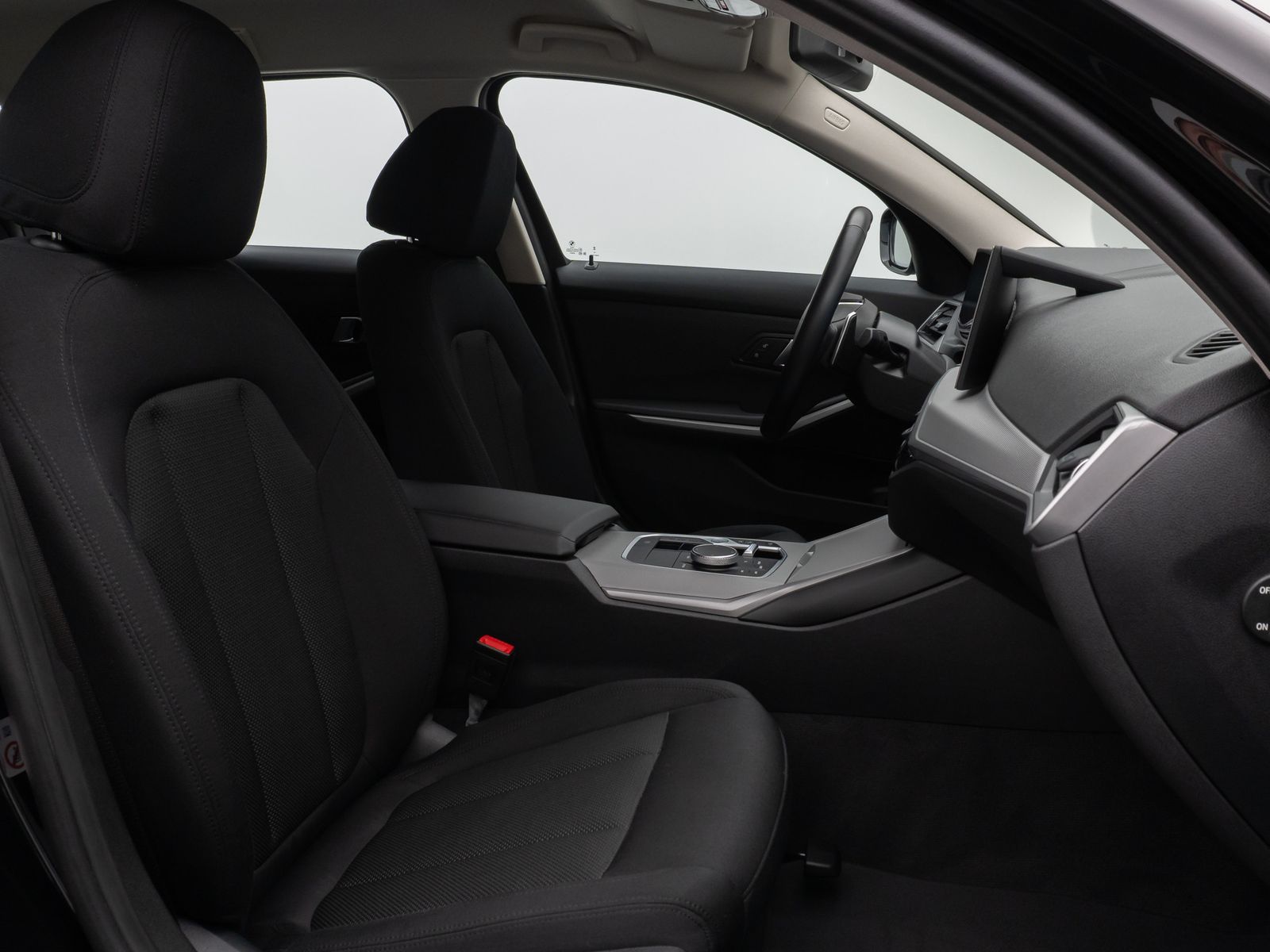 Fahrzeugabbildung BMW 330e DAB CockPit+ PDC LED Geschwindigkeitsreg