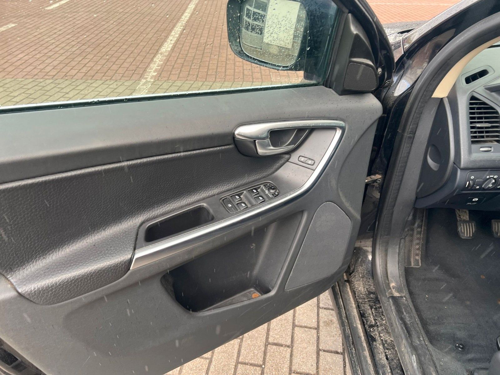 Fahrzeugabbildung Volvo XC60 Momentum AWD