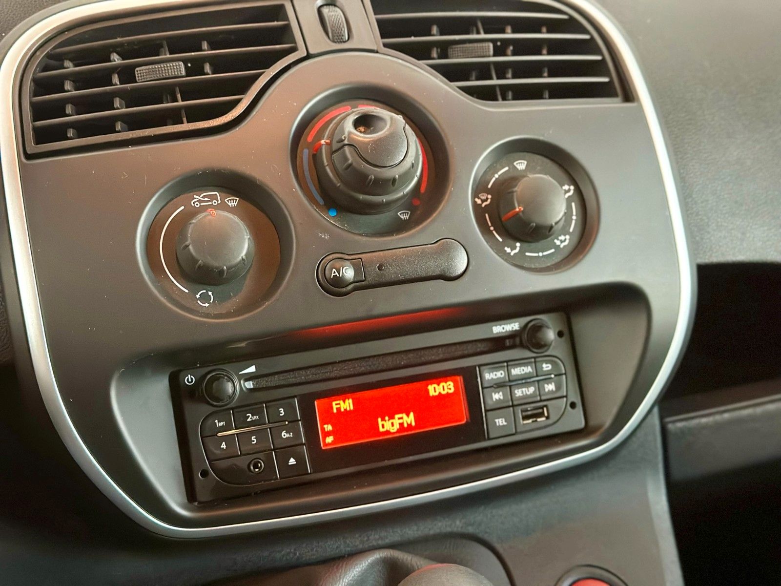 Fahrzeugabbildung Renault Kangoo Rapid*Radio*Klima*ZV*