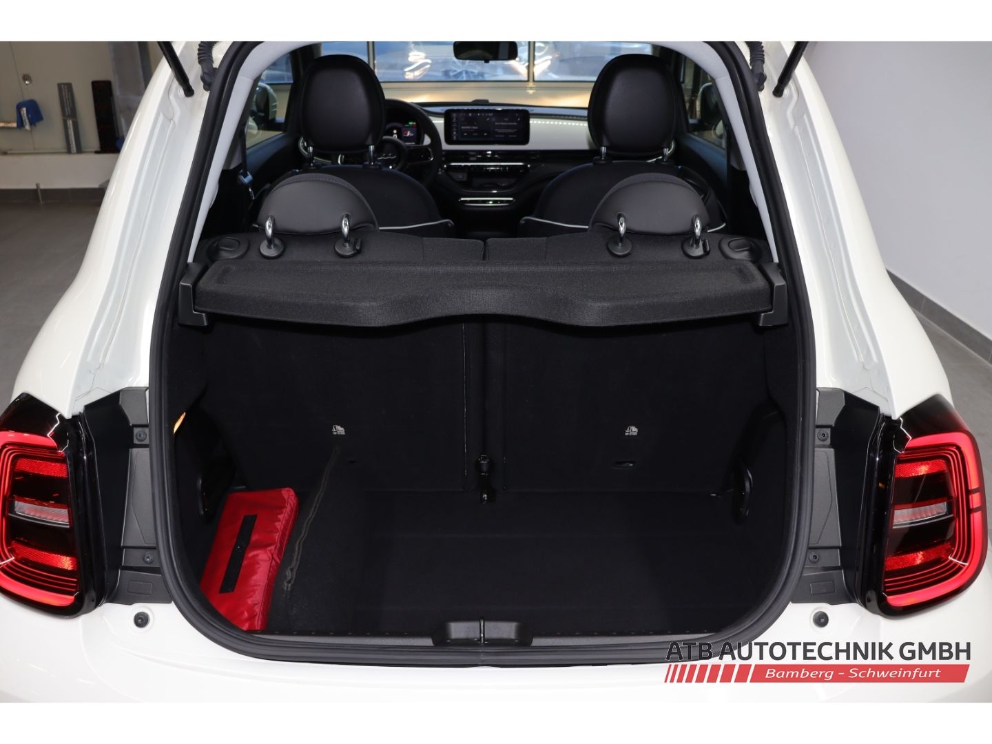 Fahrzeugabbildung Fiat 500e Komfortpaket 42kWh 93,5% SOH Apple CarPlay