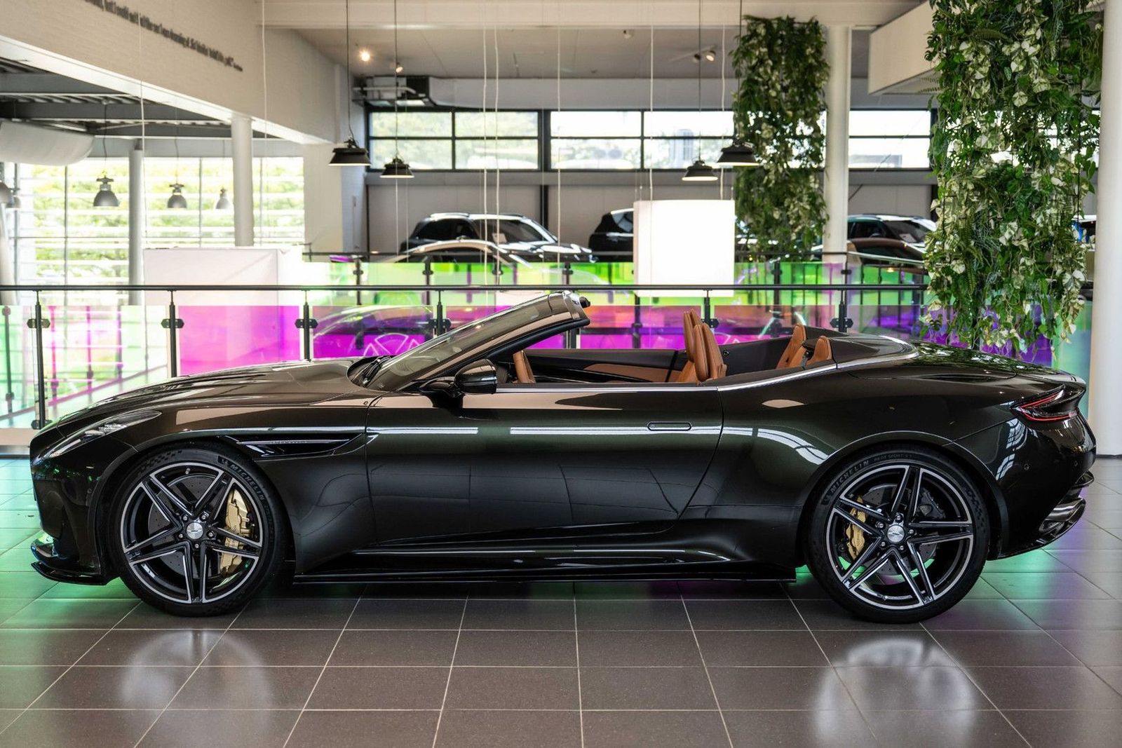 Aston Martin DB12 VOLANTE 4.0 V8 imagem 2