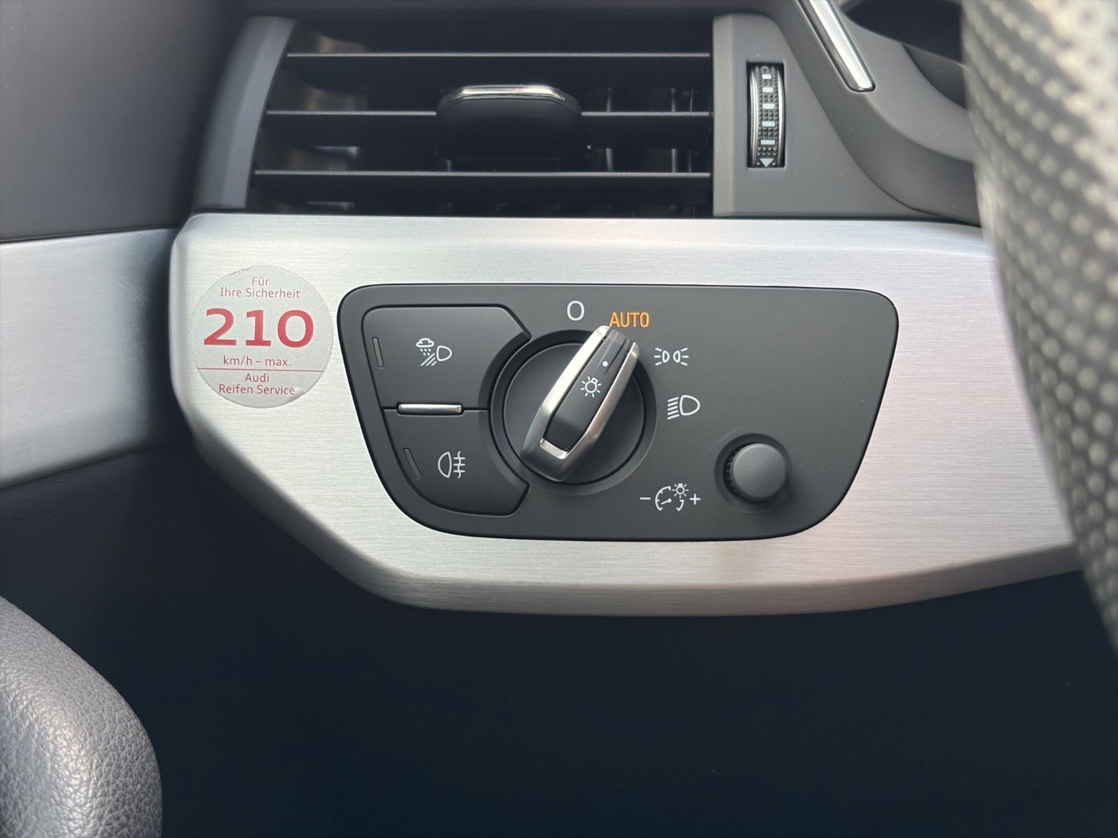 Fahrzeugabbildung Audi A4 Avant DSG quattro S Line*Pano*AHK*LED*SHZ*