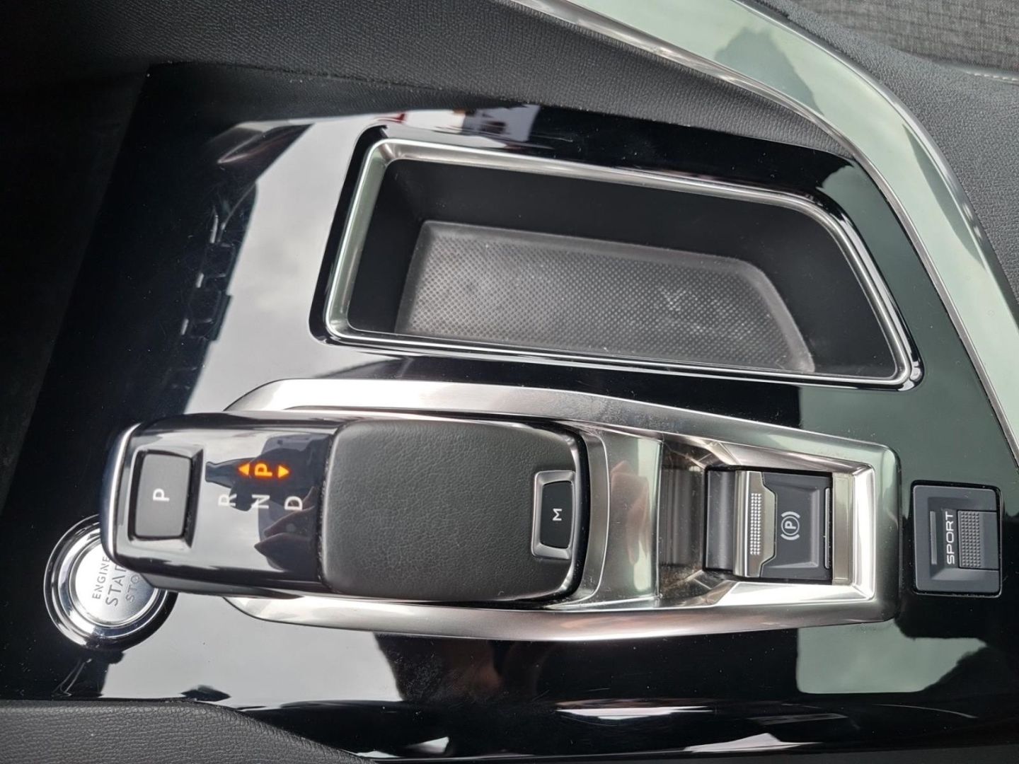 Fahrzeugabbildung Peugeot 3008 PureTech 1.2 Allure 130 PANO+LED+360°CAM