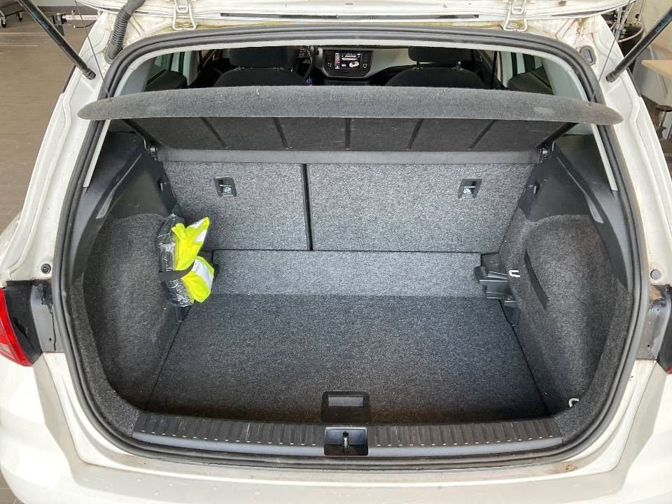 Fahrzeugabbildung SEAT Arona Style TSI DSG AHK SITZHEIZUNG ALU 1.HAND