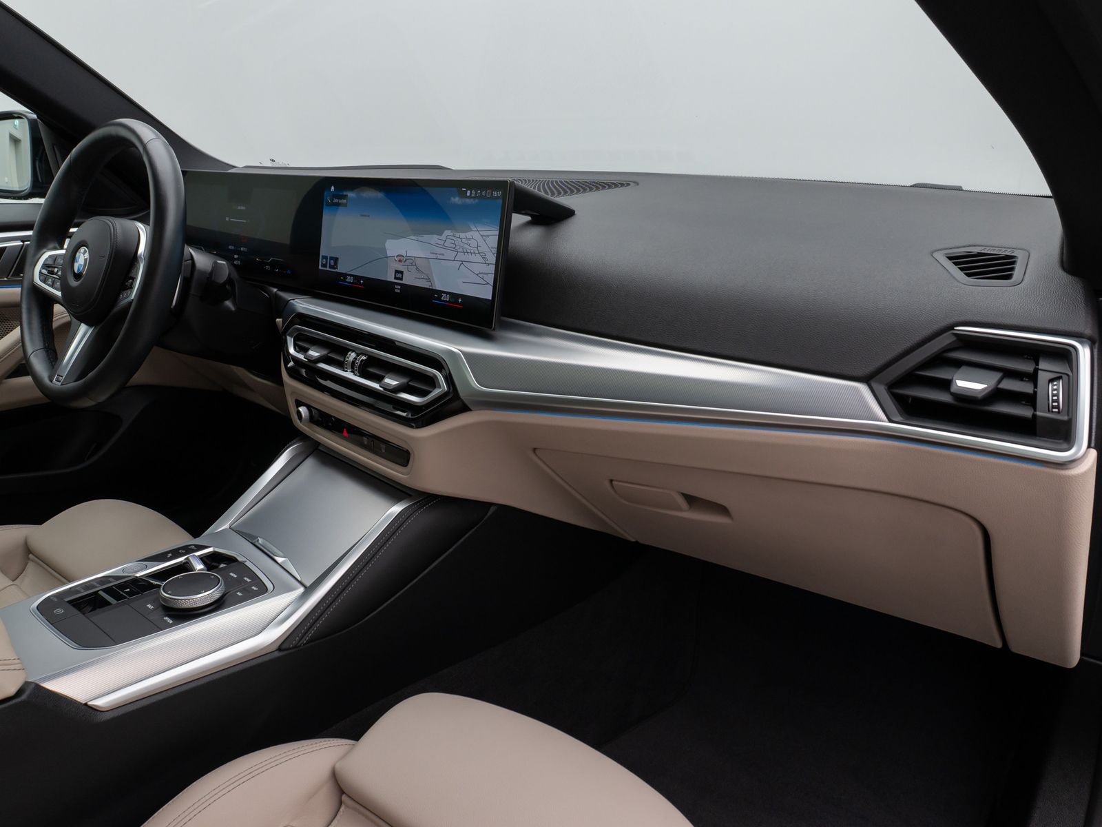Fahrzeugabbildung BMW M440i xD GC Glasdach Laser 360°HUD DAB HiFi ACC