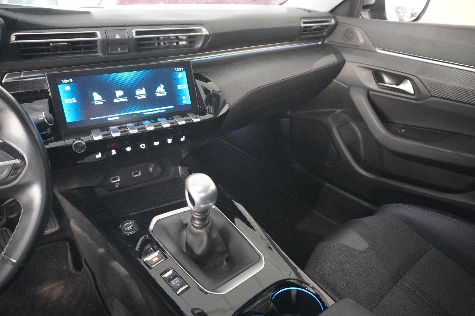 Fahrzeugabbildung Peugeot 508 LIM 1.5D ALLURE NAVI/LED/KAMERA/SHZ/VIRTU.