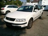 Volkswagen Passat Variant 1.8 Klima TÜV 10.2025 Alu AHK - Volkswagen Passat Variant aus 1998
