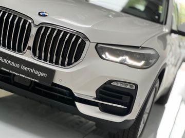 Fahrzeugabbildung BMW X5 xD40i Panorama Kamera Alarm AHK AdLED M Sport