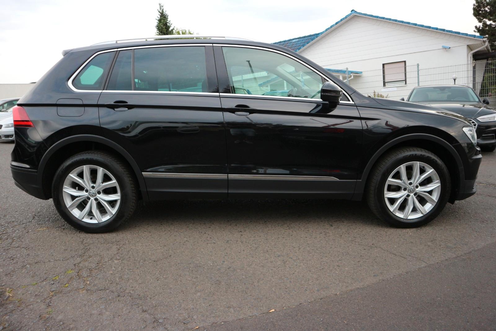 Volkswagen Tiguan 4Motion DSG Navi ACC PDC AHK CarPlay Spur