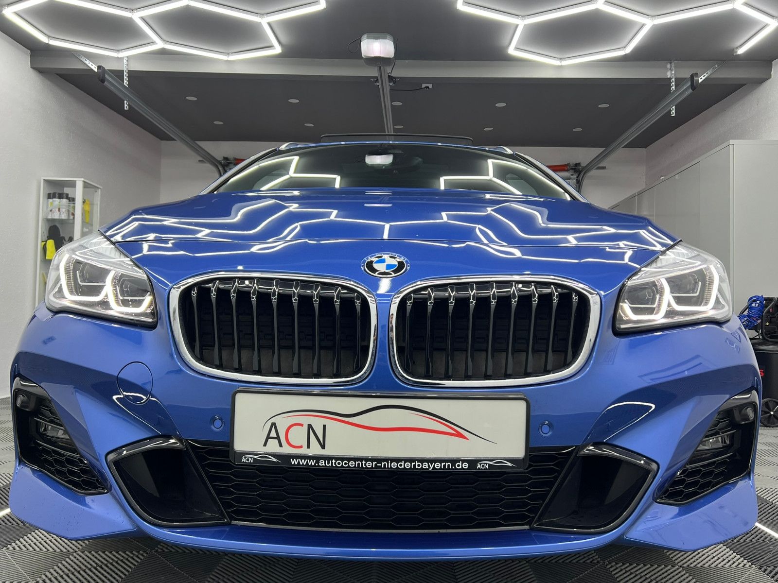 Fahrzeugabbildung BMW 220 d xDrive Gran Tourer M SPORT/HuD/ACC/7-SITZE