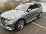Mercedes-Benz ML 63 AMG 4MATIC AMG - graue Mercedes-Benz ML-Klasse