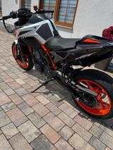 KTM Duke 890 R  - KTM 890 DUKE
