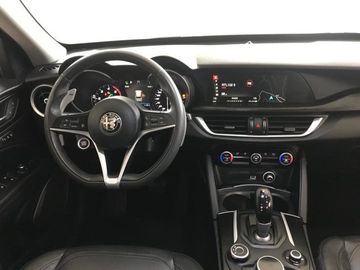 Alfa-Romeo Stelvio - 5
