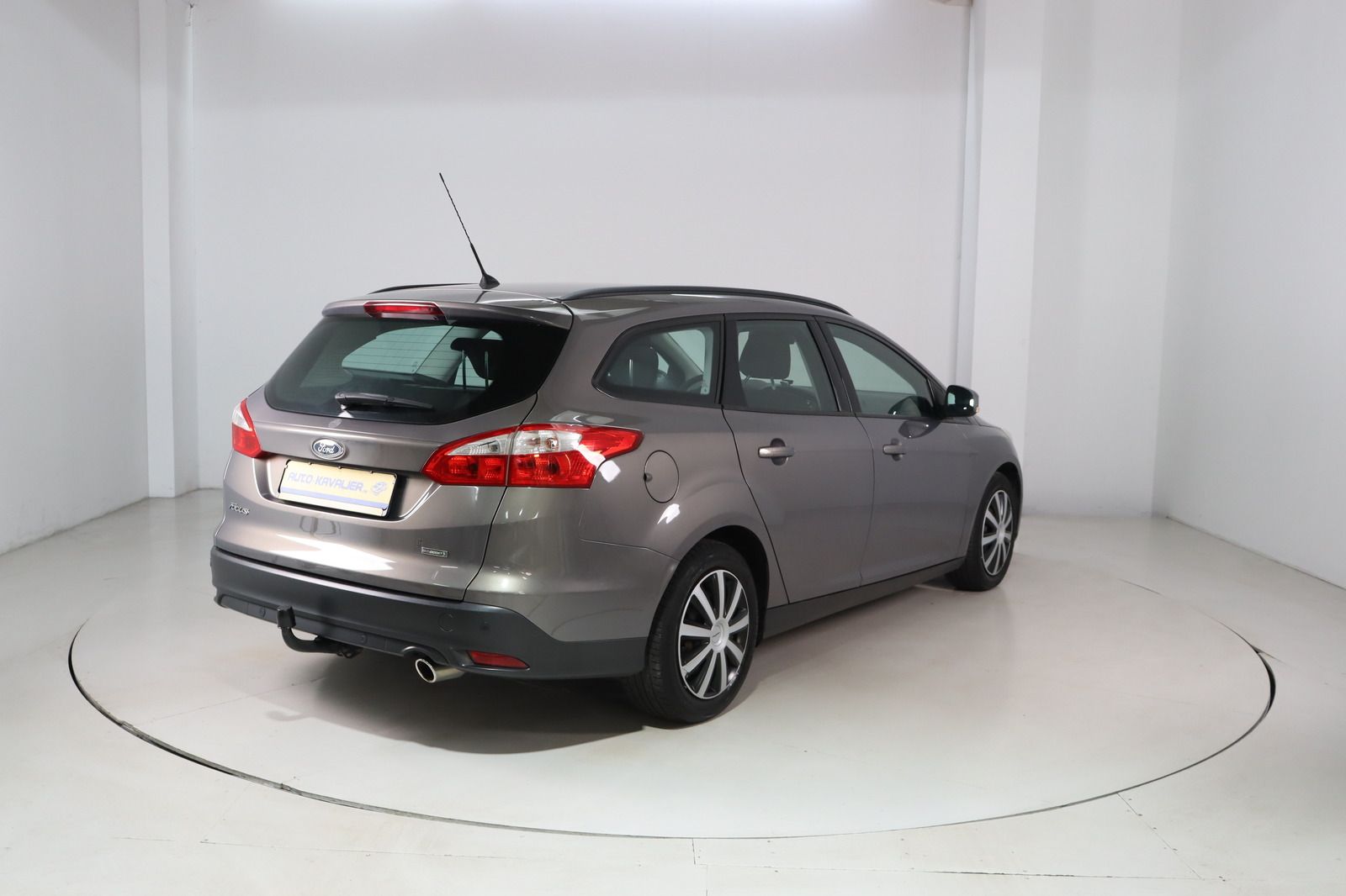 Fahrzeugabbildung Ford Focus 1.6 EcoBoost Turnier * 1. Hand * Anhängerk
