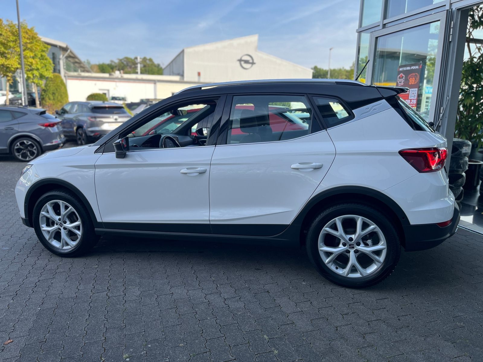 Fahrzeugabbildung SEAT ARONA  1.5 TSI DSG FR ACC LED NAV RFK SHZ 17"