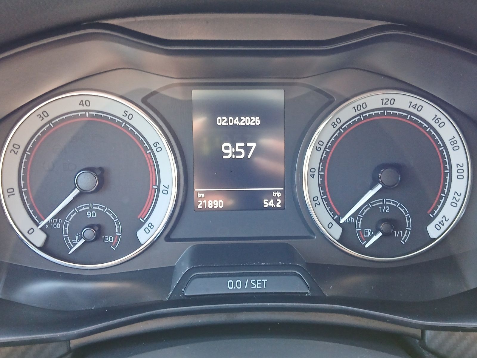 Fahrzeugabbildung SKODA Kamiq TSI Monte-Carlo LED Pano APP GRA PDC SH 18