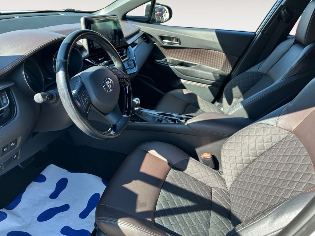 Fahrzeugabbildung Toyota C-HR Hybrid Lounge