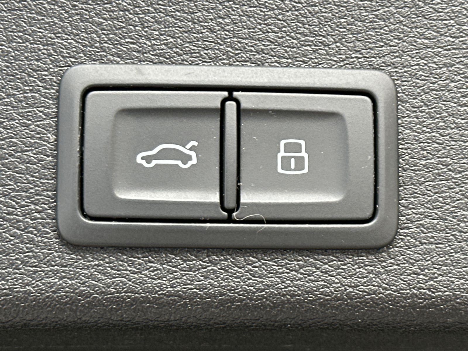 Fahrzeugabbildung Audi A4 Avant 40 TDI S-Line NAV+MATRIX+ACC+STHZG+18ZO
