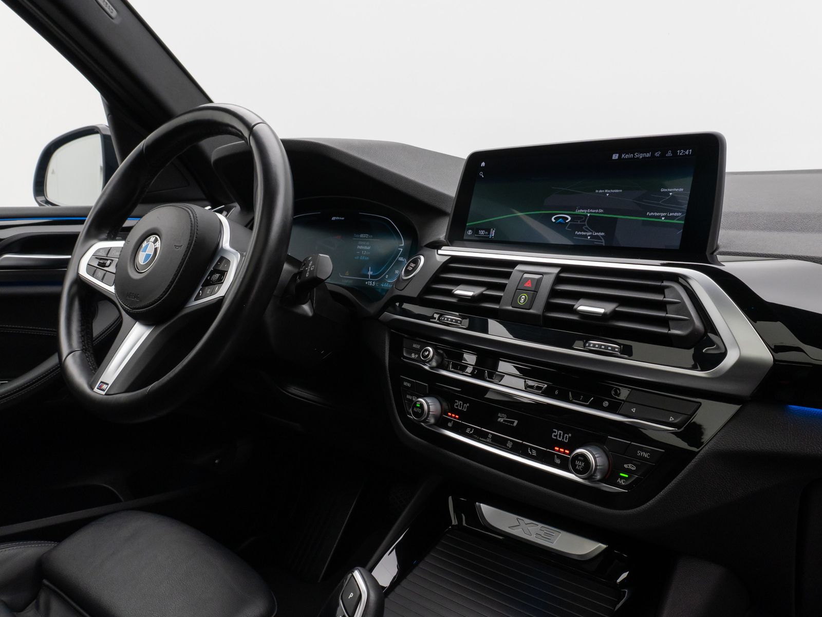 Fahrzeugabbildung BMW X3 xD30e Panorama HUD DAB HiFi Komfort Sport 20"