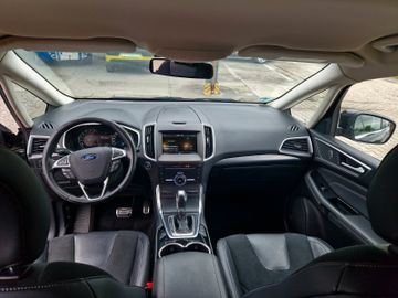 Ford S-Max - 11