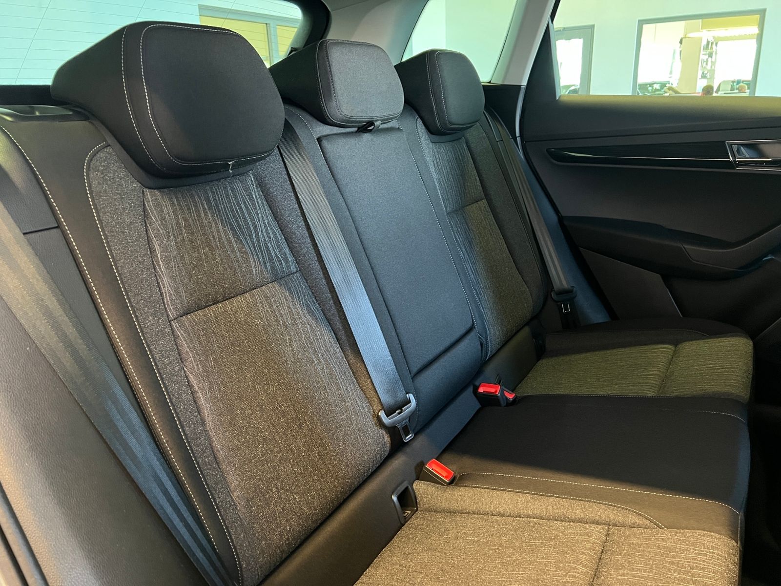 Fahrzeugabbildung SKODA Karoq Style 1.5 TSI DSG *AHK, LED, Kamera, LM'-1