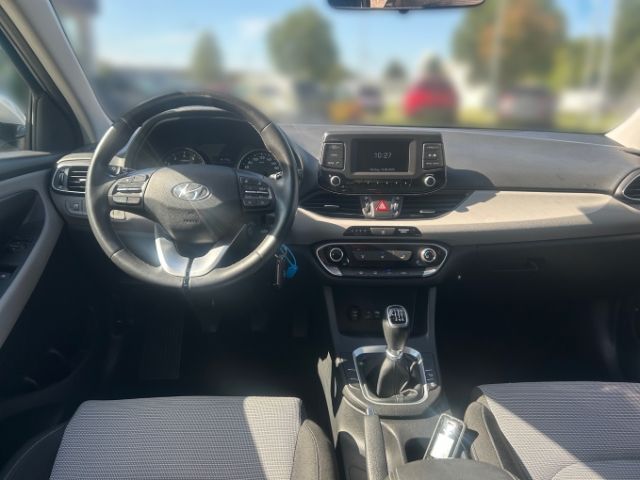 Fahrzeugabbildung Hyundai i30 Select 1.4 Fahrerprofil Spurhalteass. Fernli