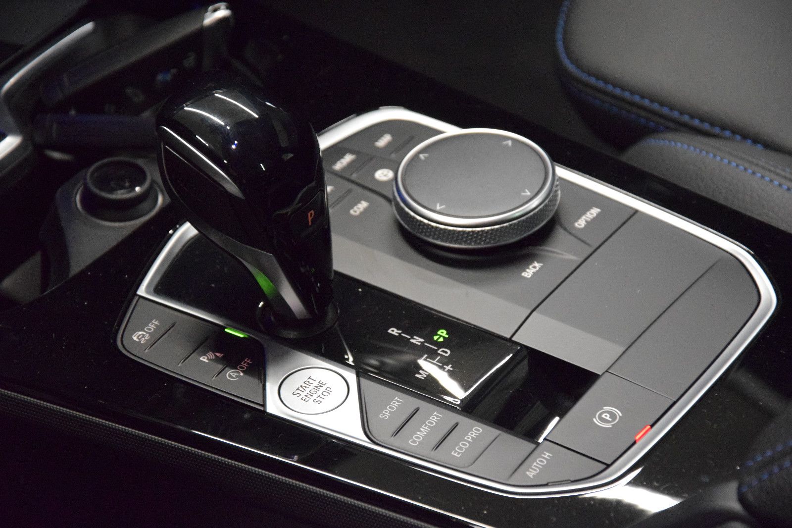 Fahrzeugabbildung BMW M135 i xDrive Panorama ACC harman/kardon HeadUp