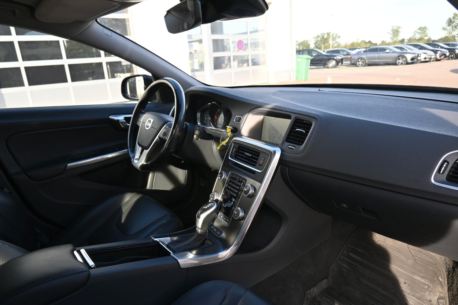 Fahrzeugabbildung Volvo V60 Kombi D6 Summum AWD*NAV*LED*TEMPO*