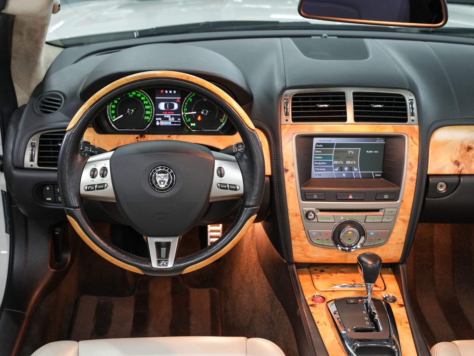 Fahrzeugabbildung Jaguar XKR Cabrio - CATS|20"|Bi-Xenon+aktiv.KL|ALPINE