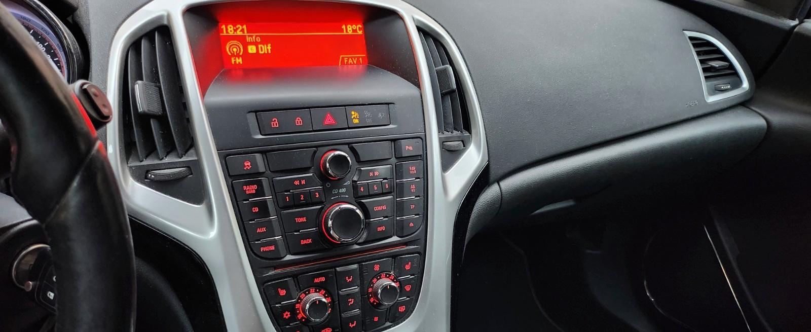 Opel Astra 2012 — photo 9