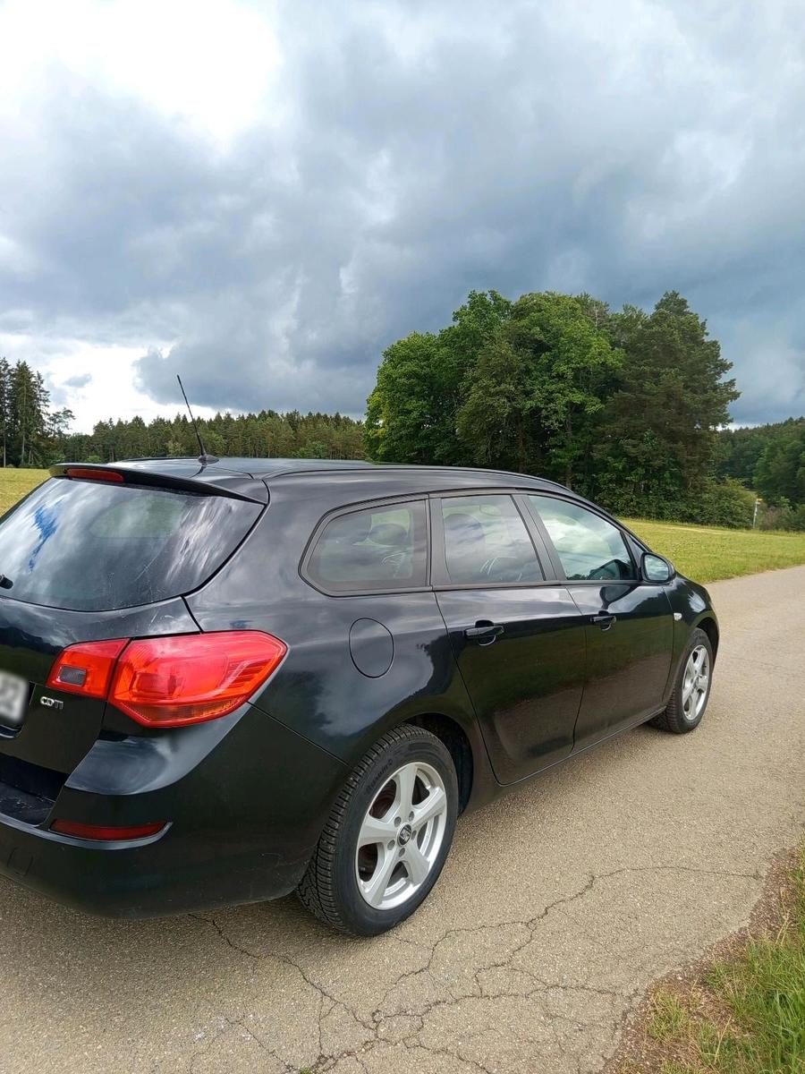 Opel Astra 2012 — photo 6