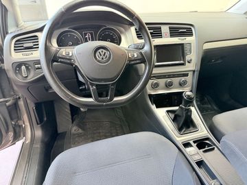 Volkswagen Golf - 10