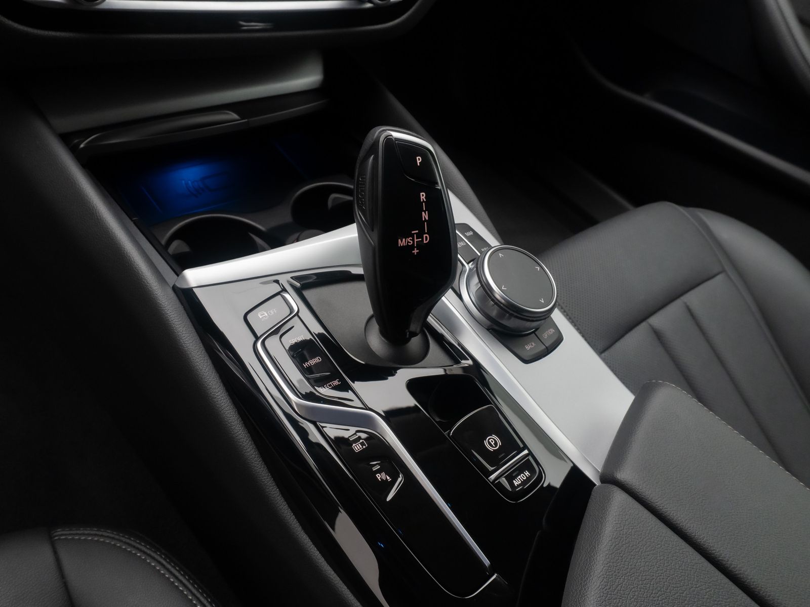 Fahrzeugabbildung BMW 530e Alarm AHK Laser DAB HUD Kamera Sport 18Zoll