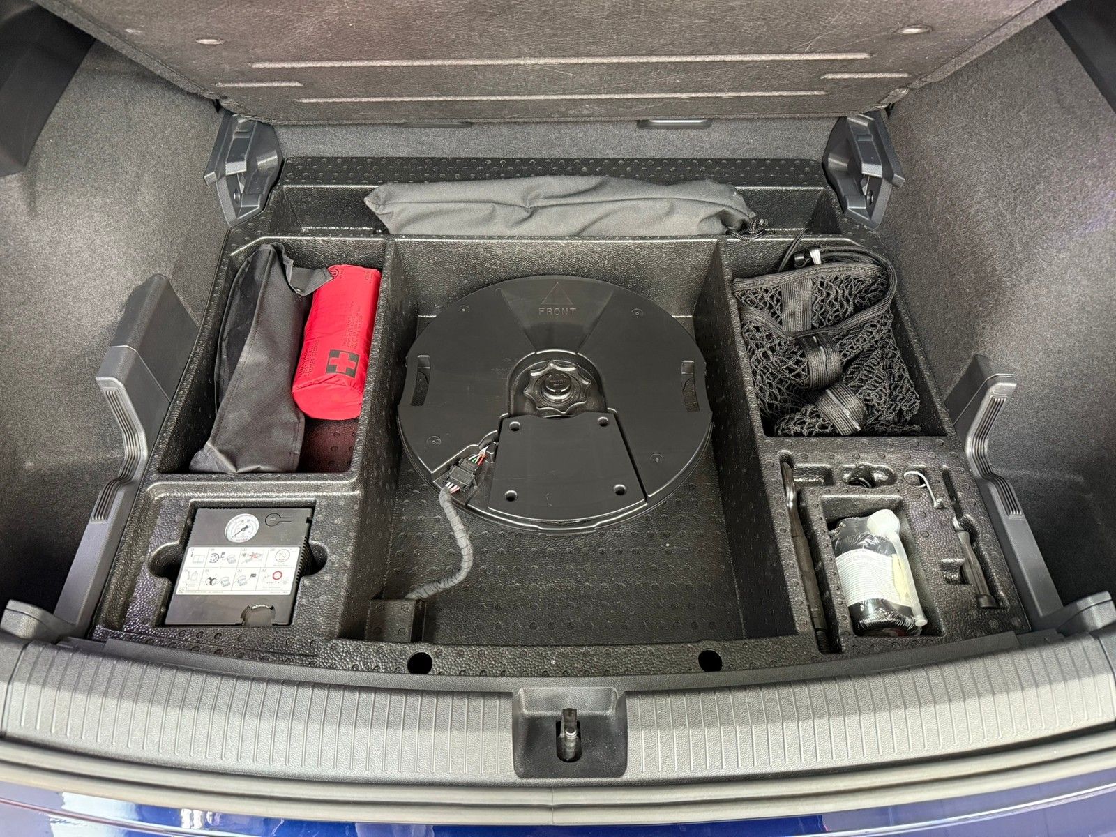 Fahrzeugabbildung Volkswagen Tiguan Allspace 2,0 TDI Elegance + AHK+Navi+Kame