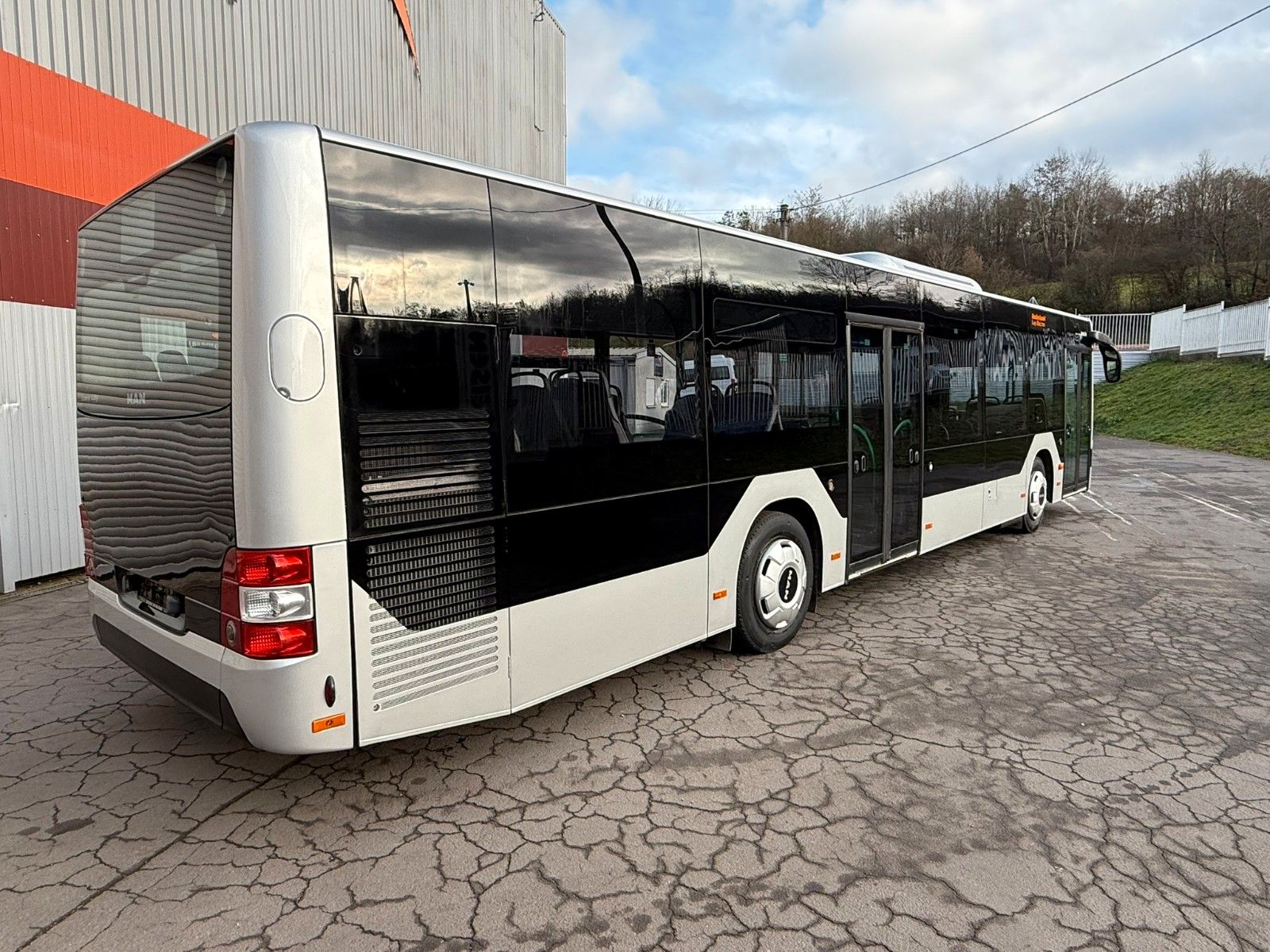 MAN  2015 - Image 6 of 33