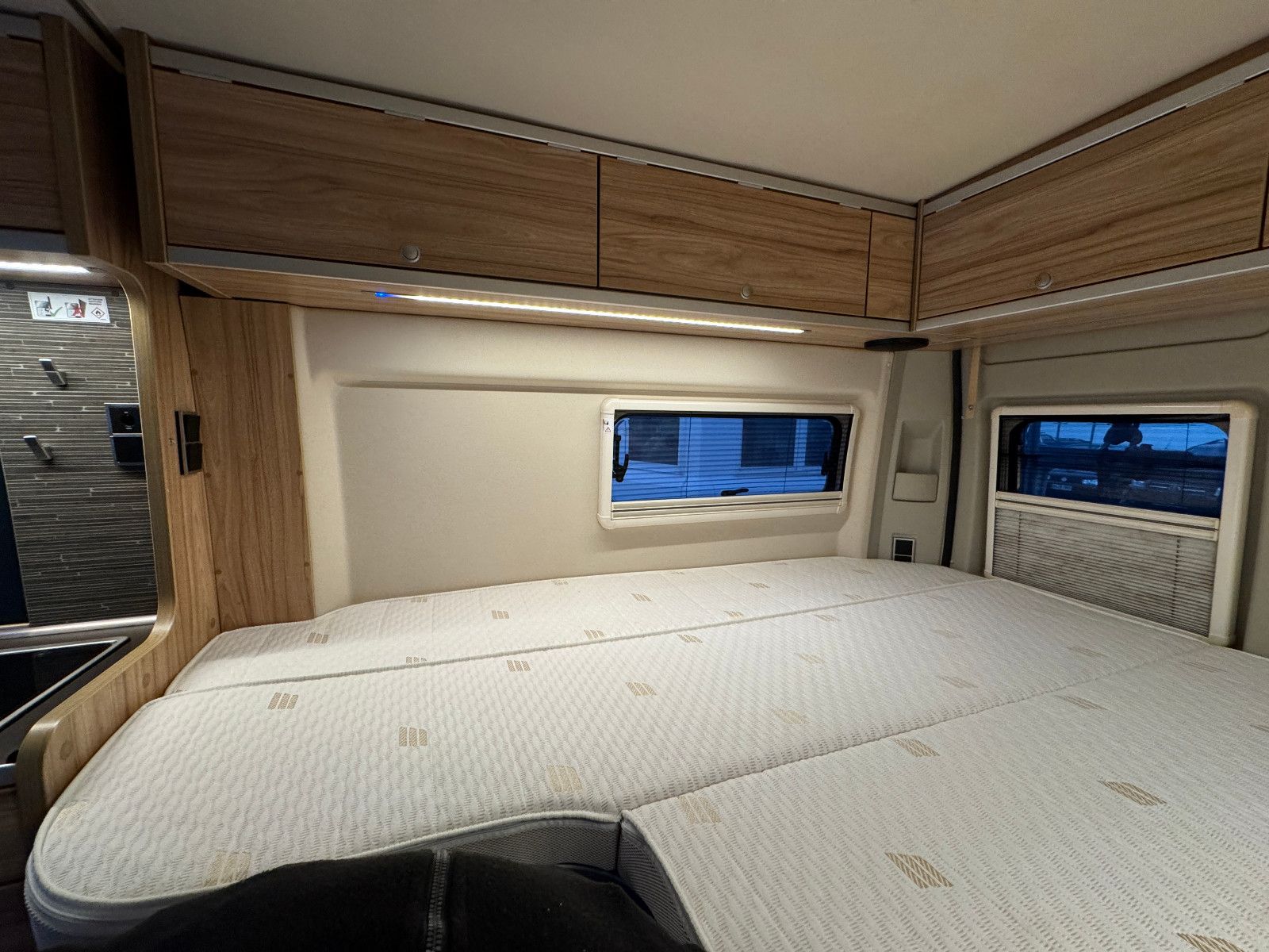 Fahrzeugabbildung HYMER / ERIBA / HYMERCAR YOSEMITE 600 CROSSOVER FIAT SCHLAFDACH LÄNGSBETT