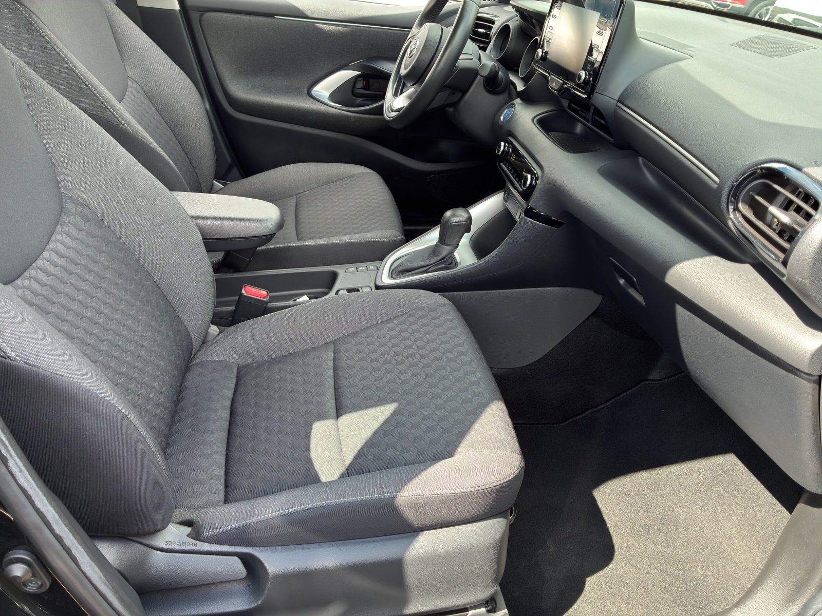 Fahrzeugabbildung Toyota Yaris 1.5 Dual-VVT-iE Hybrid Club Kamera,LED,LM