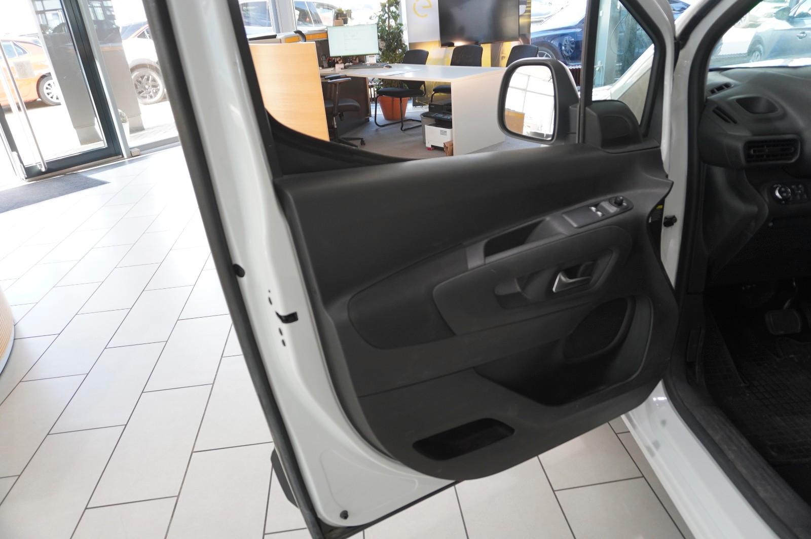Opel Combo-e LIFE EDITION 11KW KLIMA/PDC/TEMP./DAB+
