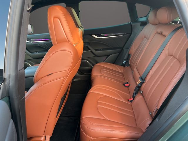 Fahrzeugabbildung Maserati Levante 3.0 V6 Modena Facelift Sonderlack