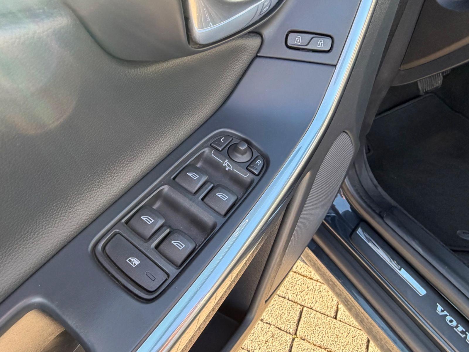 Volvo XC60 2.0d Momentum/Auto./Leder/Navi