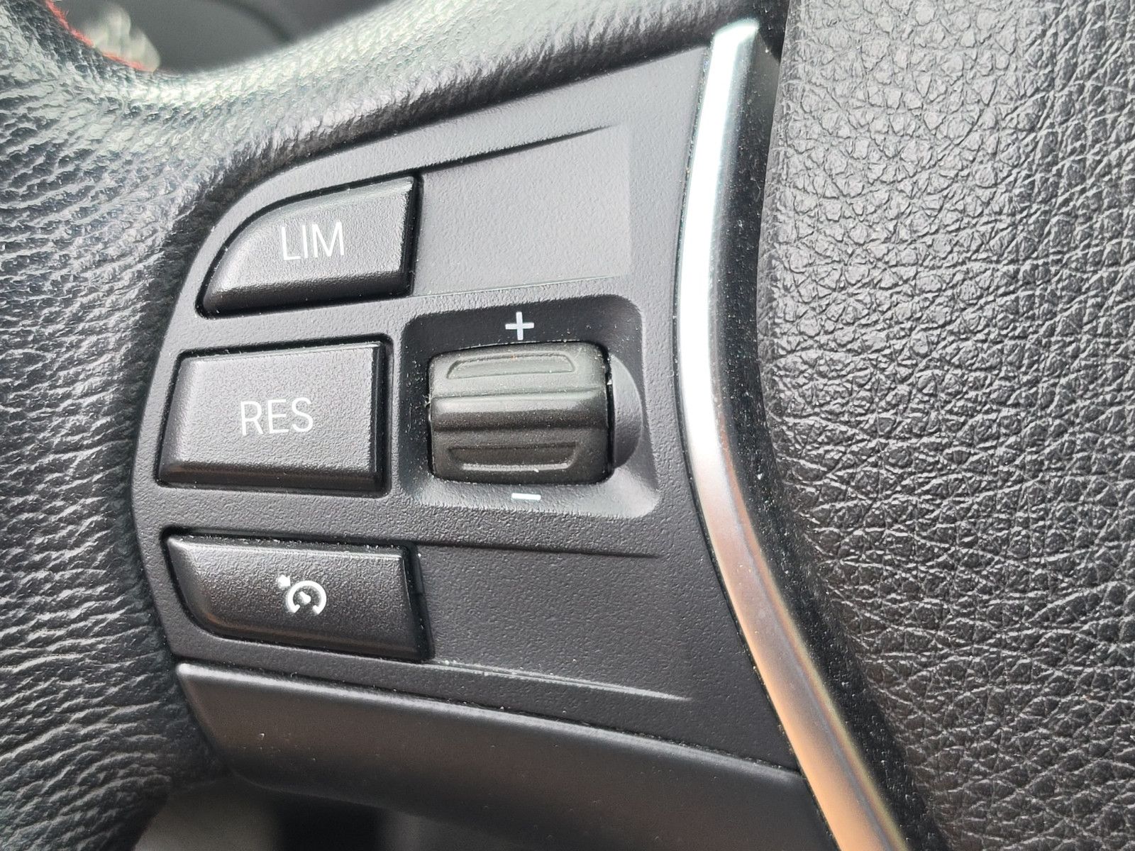 Fahrzeugabbildung BMW 3 Touring 318 d Sport Line Navi Led Scheinwerfer