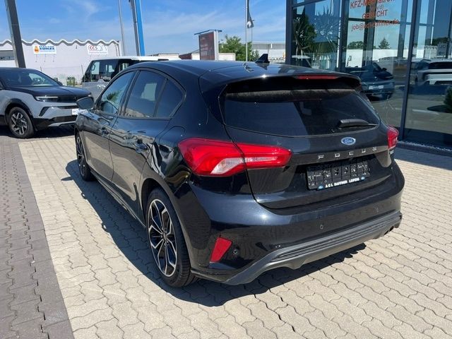 Fahrzeugabbildung Ford Focus ST-Line LED Kamera SpurhalteASS Tempomat