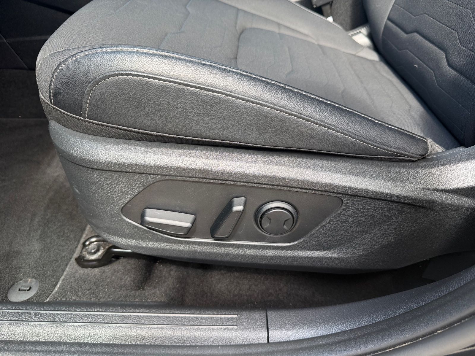 Fahrzeugabbildung Kia SPORTAGE 1.6T 2WD VISION KOM