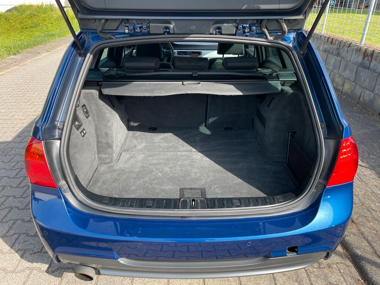 BMW 320 2011 — photo 12