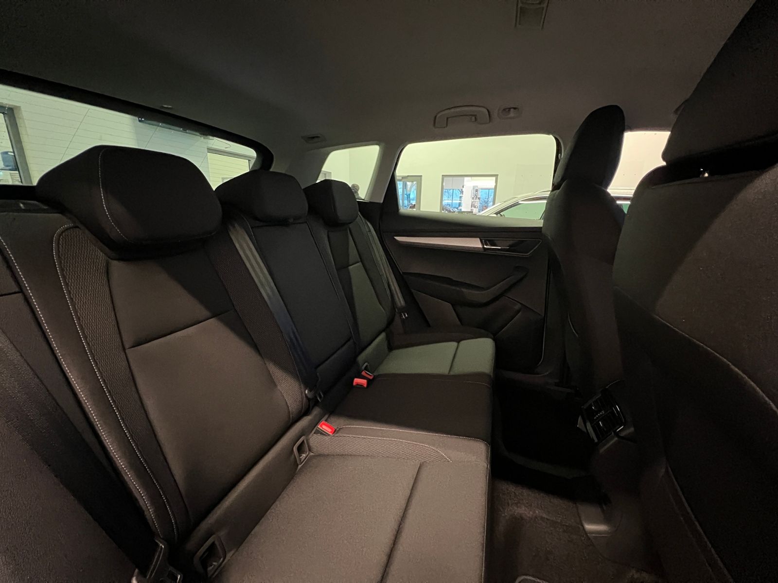 Fahrzeugabbildung SKODA Karoq TOUR 1.5 TSI DSG *AHK, LED, ACC, 17''-LM*