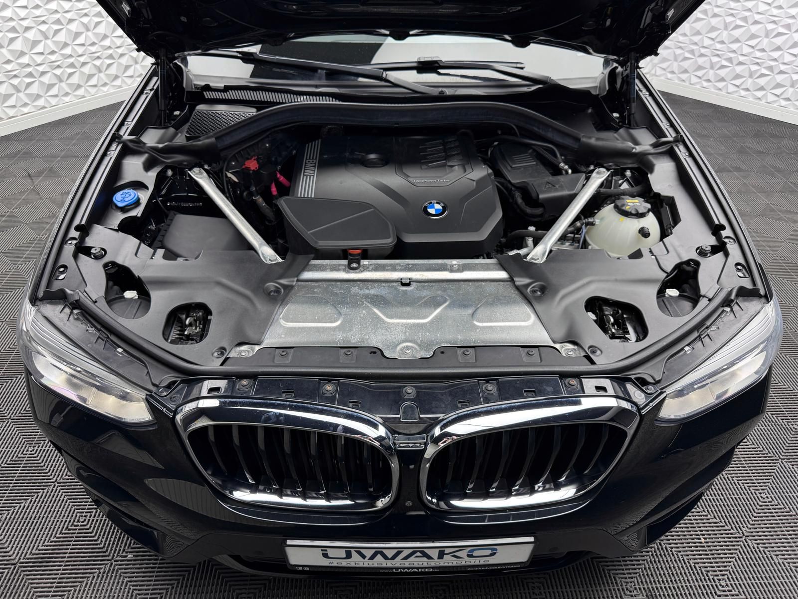 Fahrzeugabbildung BMW xDRIVE20i/ADVANTAGE/ACC/LED/LIVECP/HUD/KEYL/360°