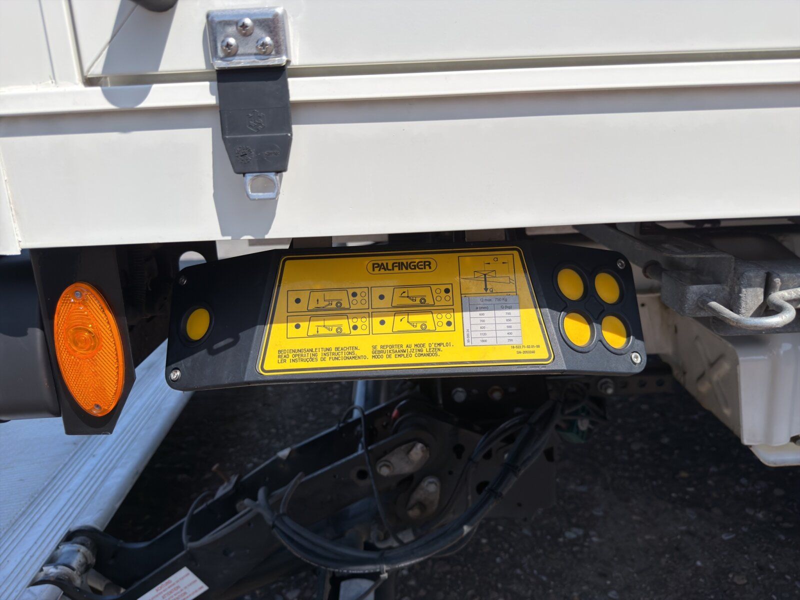 Fahrzeugabbildung Volkswagen Crafter 35 Koffer 2.0 TDI Ladebordwand