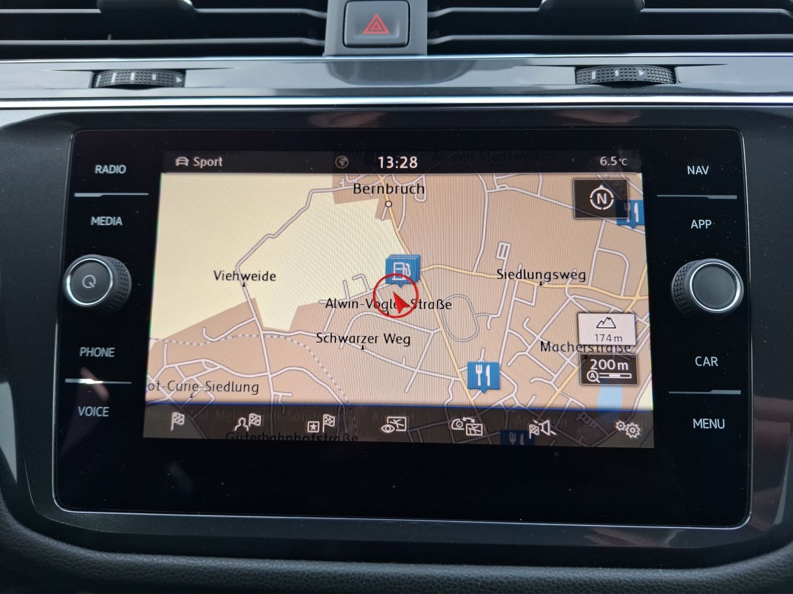 Fahrzeugabbildung Volkswagen Tiguan Allspace TDI Highline 4M DSG R-Line LED A