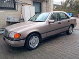 Mercedes-Benz C 220 - Mercedes-Benz C 220: Braun